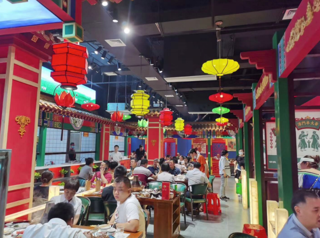 “階梯式”贈菜，它高峰排隊3小時，開出59家直營店！