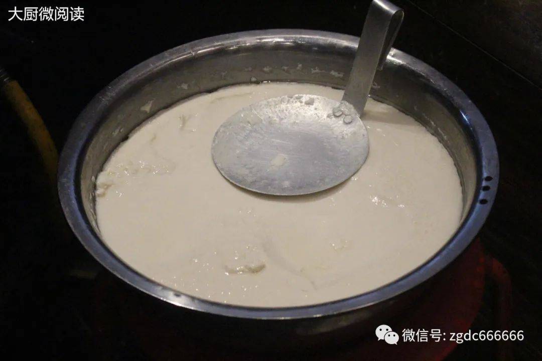 点进来,看一碗豆腐脑的制作过程