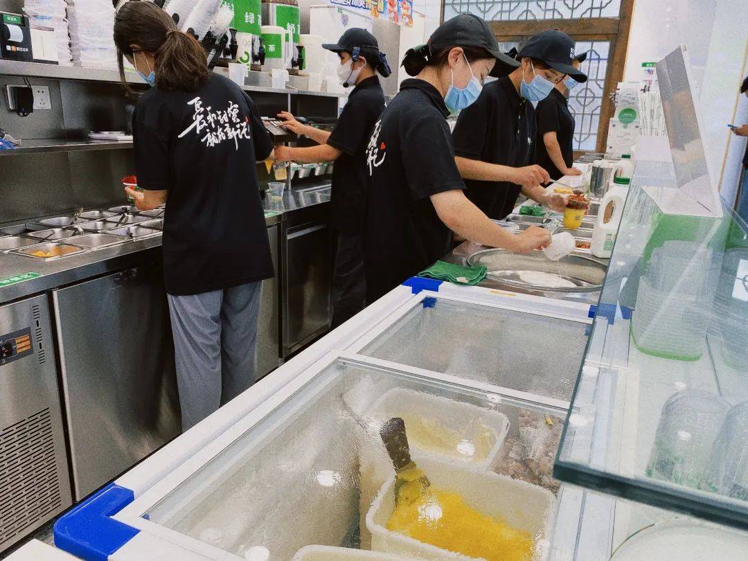 探訪 | 一杯“冰”起家，開出220家店，他在下沉市場做了22年