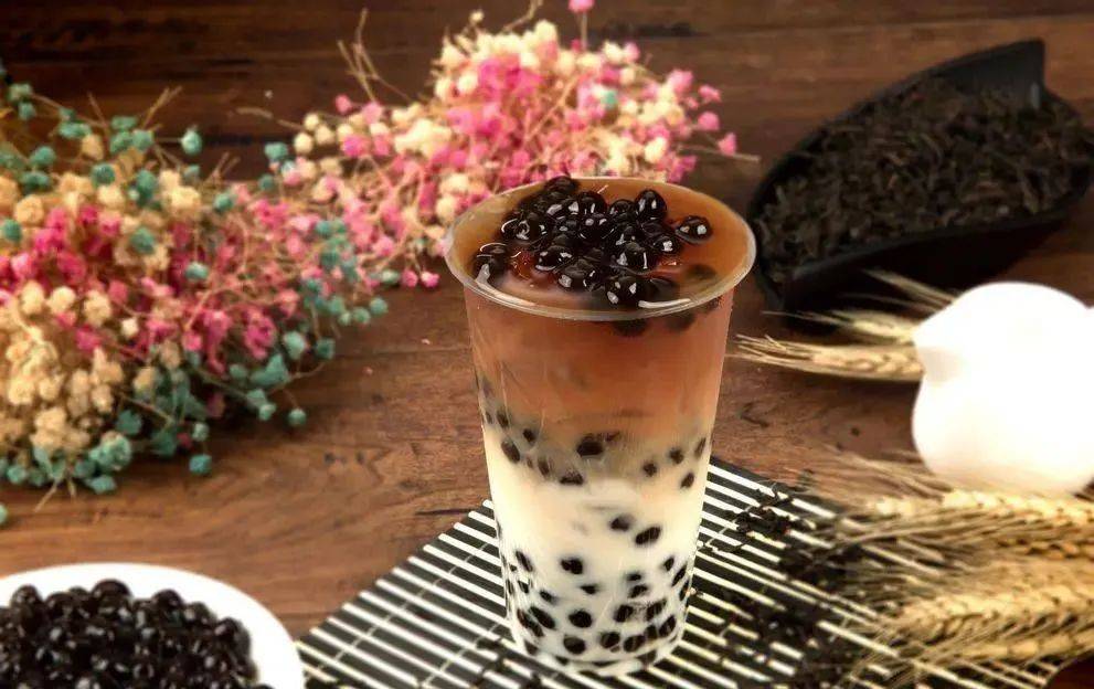 新茶飲競爭白熱化，而它們的供應商們卻爭相上市悶聲發大財？