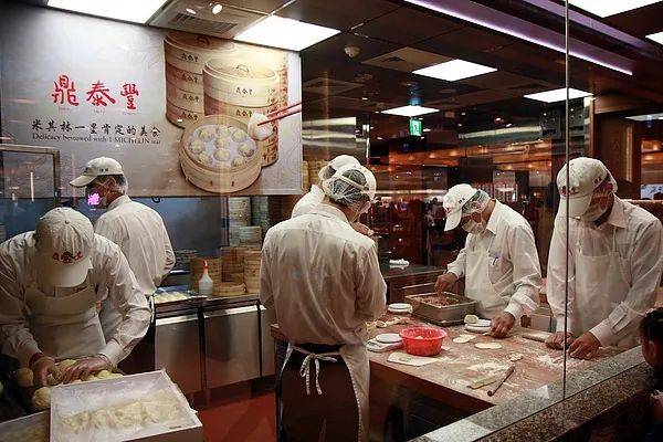 “中國式第三空間”趕超星巴克？餐企空間玩法背后價值幾何？