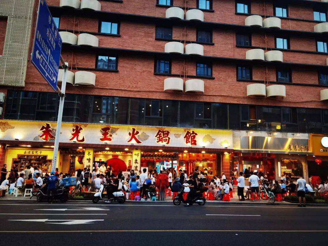 單店月營收高達500萬，朱光玉火鍋館高速成長的秘訣是什么？