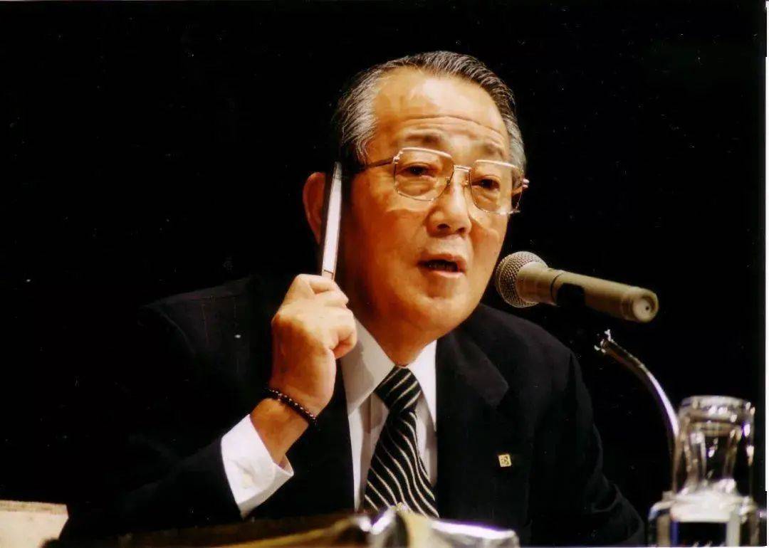 “經營之圣”稻盛和夫逝世！他的28個觀點依然影響著千萬餐飲人！