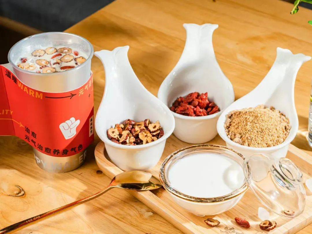 奶茶店正流行“姨媽熱飲”!年輕人的養生執念又養活一門生意? 奶茶店正流行“姨媽熱飲”!年輕人的養生執念又養活一門生意?