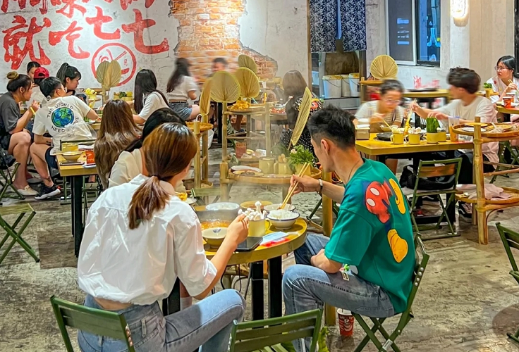 裝修走“省錢風”的餐廳，生意卻爆火？只因做到了這4點