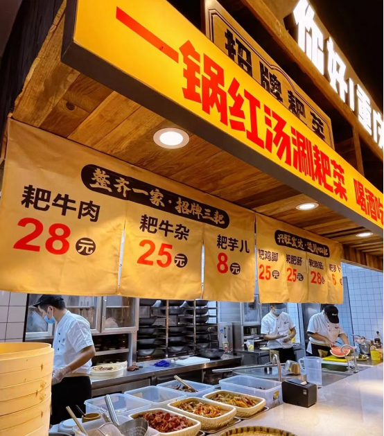 太牛氣！16張桌子7天營收14萬，加盟商踏破門檻