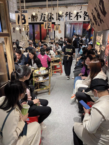 太牛氣！16張桌子7天營收14萬，加盟商踏破門檻