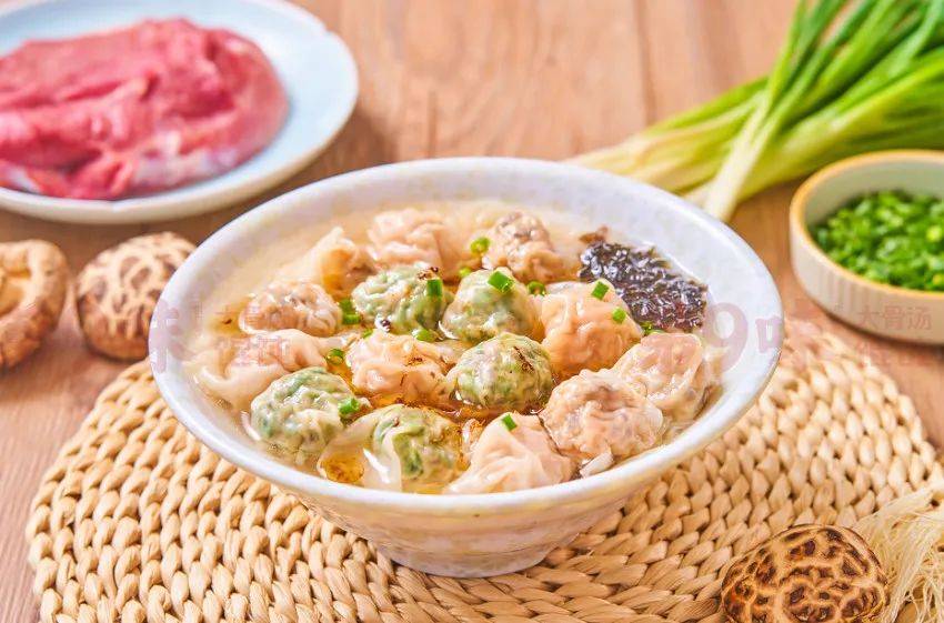 一直“低調”的餛飩,似乎越來越吸引消費者的目光。 一直“低調”的餛飩,似乎越來越吸引消費者的目光。