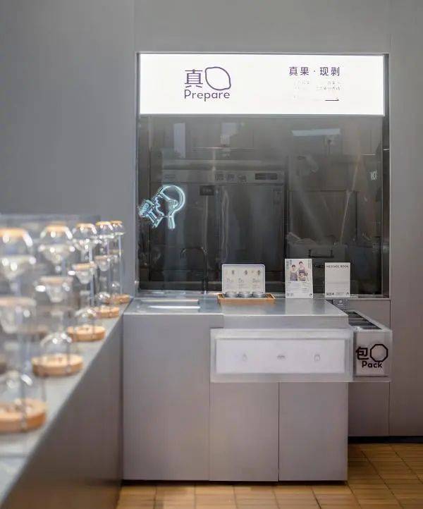 喜茶50多家門店設“水果現剝透明窗口”，茶飲下個戰場“卷”什么？