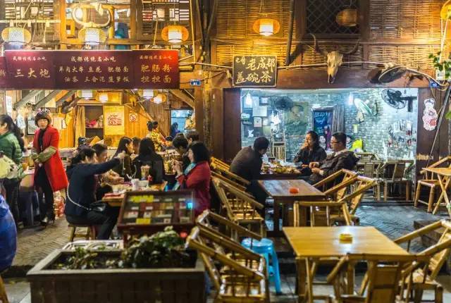 現代餐飲，似乎越來越流行“土味”風情。