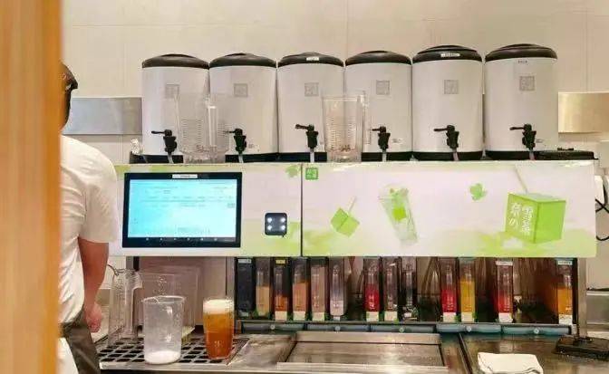 不用員工背配方的“自動奶茶機”,值得飲品店投入嗎? 不用員工背配方的“自動奶茶機”,值得飲品店投入嗎?