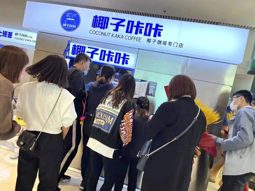 6平咖啡小店日營收過萬！他用11個SKU，做了“全家人的生意”