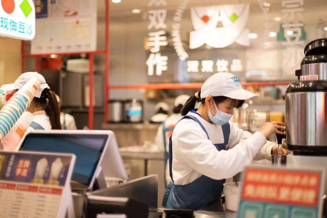 只上基本款，日營收做到1萬+，長沙走紅了一家“躺平茶飲”！