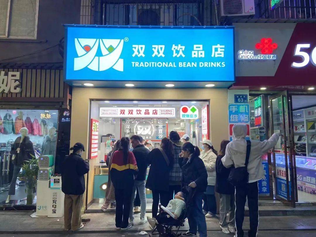 只上基本款，日營收做到1萬+，長沙走紅了一家“躺平茶飲”！