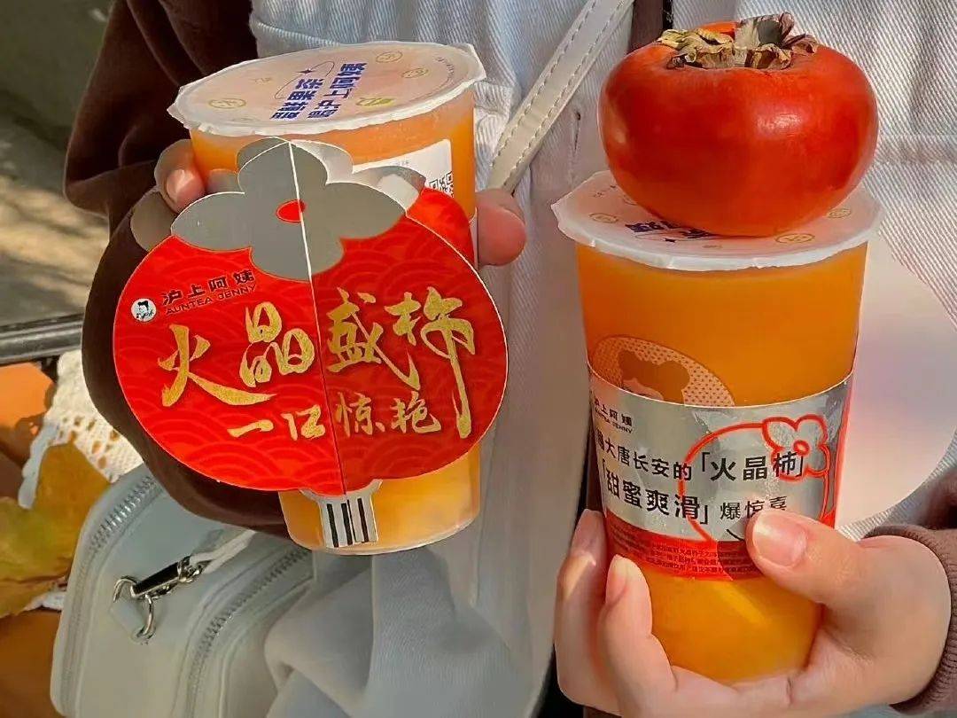 “紙箱狗”風靡飲品圈,書亦、古茗都在跟,這到底是什么玩法? “紙箱狗”風靡飲品圈,書亦、古茗都在跟,這到底是什么玩法?