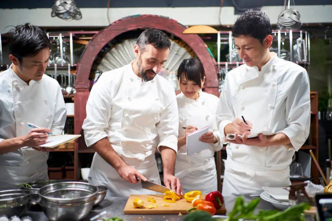外賣點“廚師”炒菜,是幫廚師出名,還是餐廳噱頭? 外賣點“廚師”炒菜,是幫廚師出名,還是餐廳噱頭?