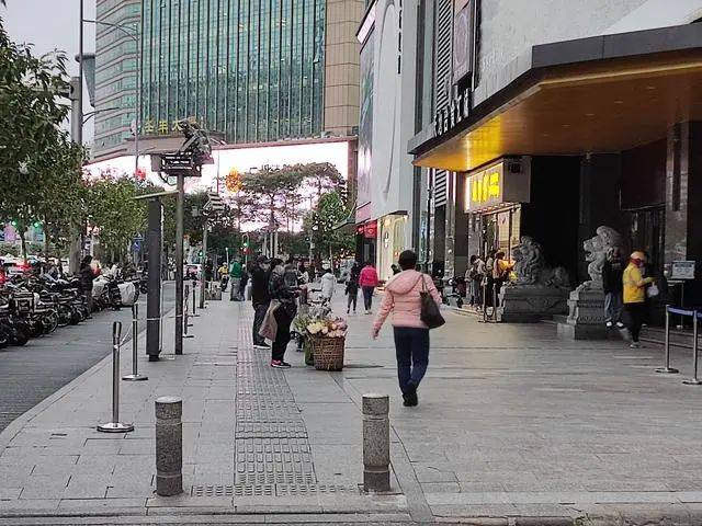 “煙火氣”正回歸！北京多家商場恢復餐飲外賣，鄭州、廣州有餐廳排隊半小時以上