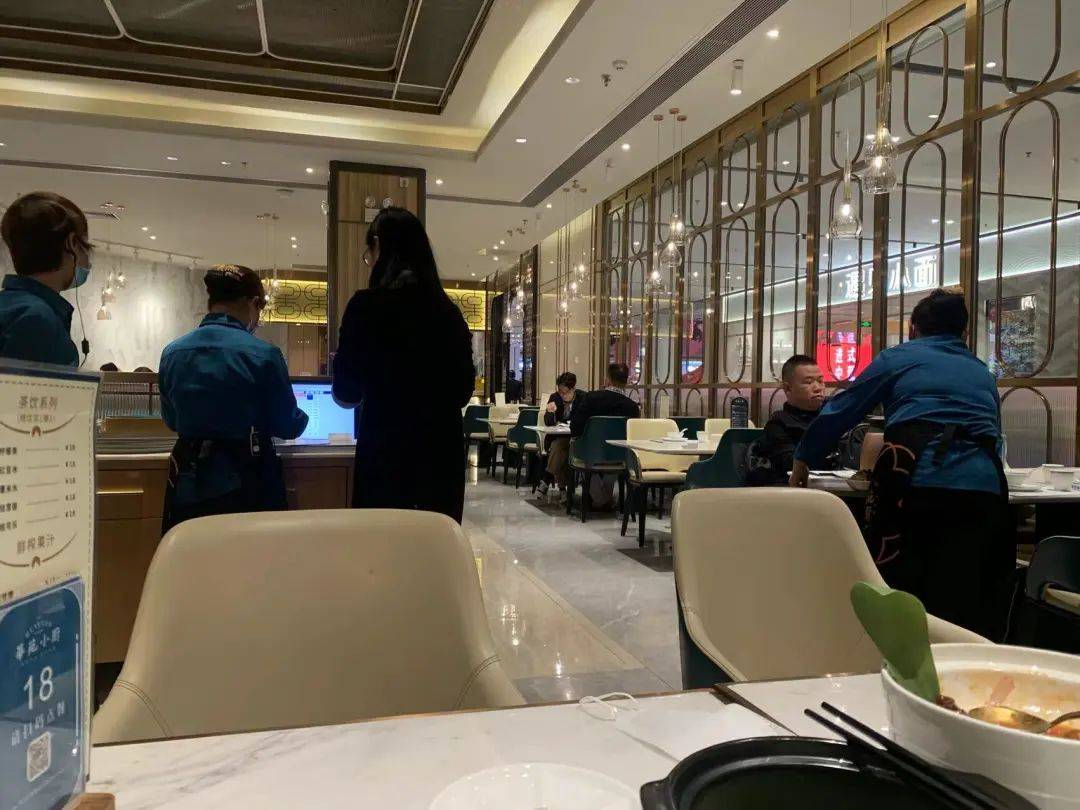 恢復堂食后，營業額卻不到五成！餐飲業遭遇煎熬的“陣痛期”