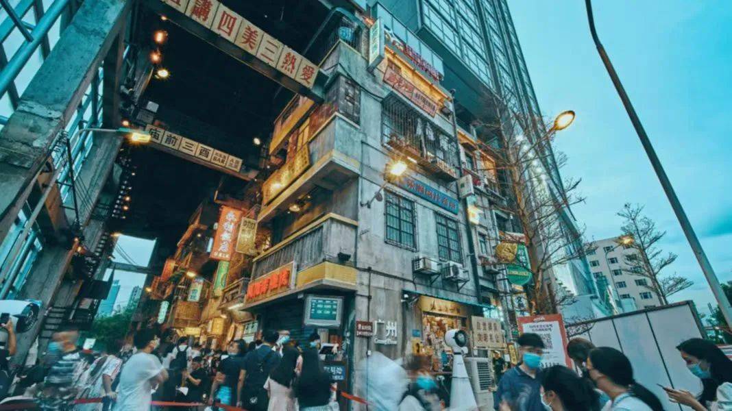 曾排隊7萬桌，如今裁員撤場：“餐飲屆迪士尼”，為何賣不動情懷了？