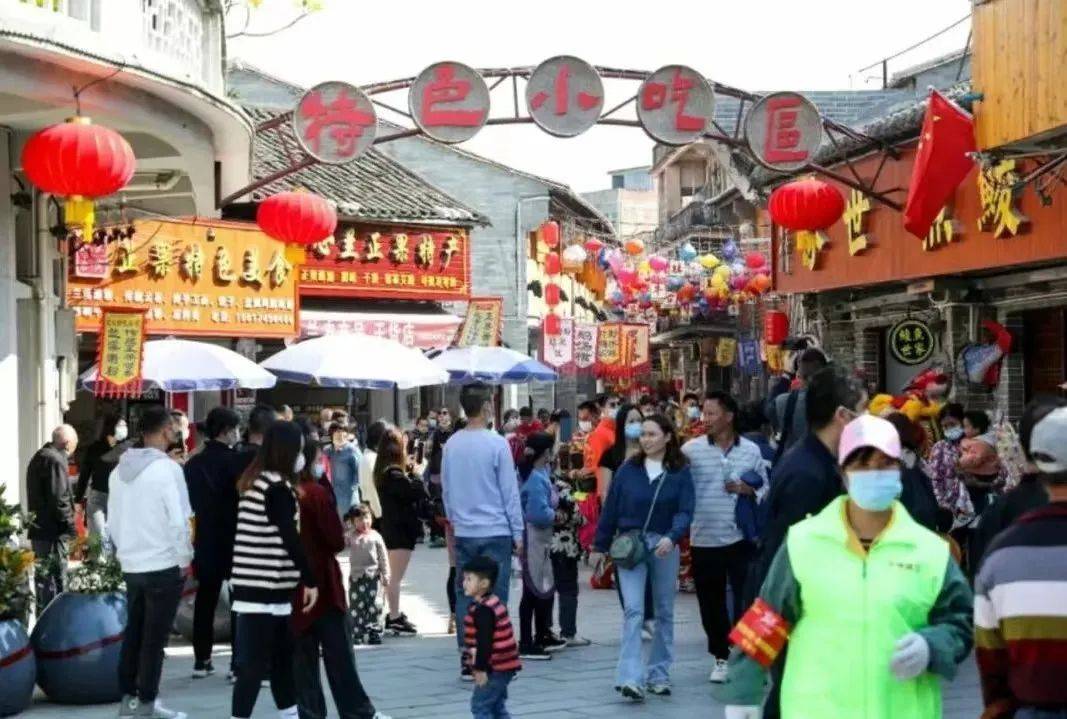 曾排隊7萬桌，如今裁員撤場：“餐飲屆迪士尼”，為何賣不動情懷了？