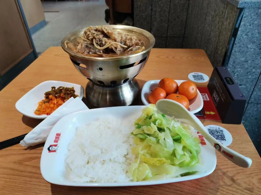快餐小店一年流水2000萬，“坪效王”南城香生意經大曝光！