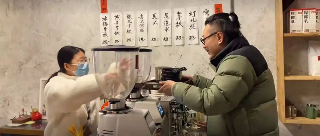 顧客“追”著充會員、幫忙洗杯子？重慶有家神奇的咖啡店