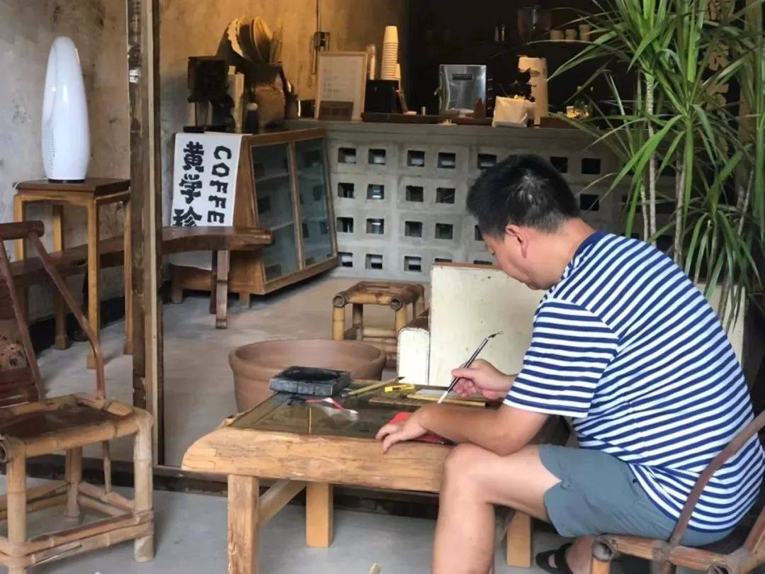 顧客“追”著充會員、幫忙洗杯子？重慶有家神奇的咖啡店