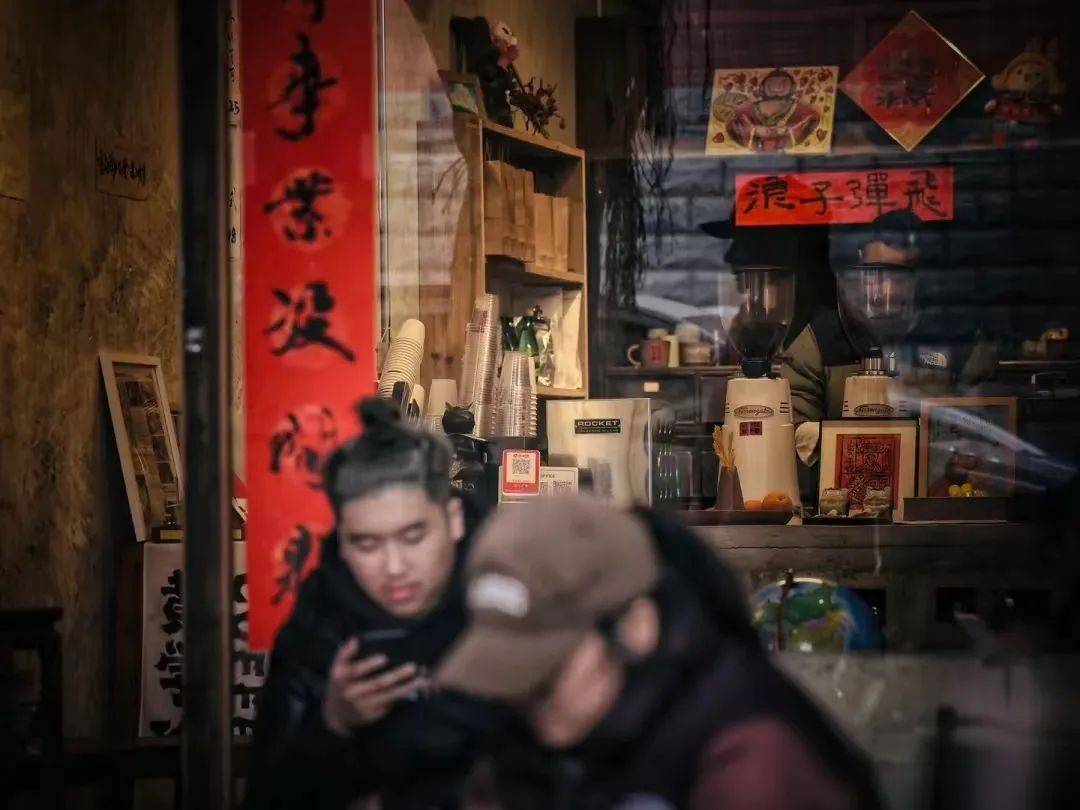 顧客“追”著充會員、幫忙洗杯子？重慶有家神奇的咖啡店