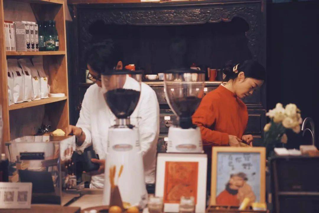 顧客“追”著充會員、幫忙洗杯子？重慶有家神奇的咖啡店