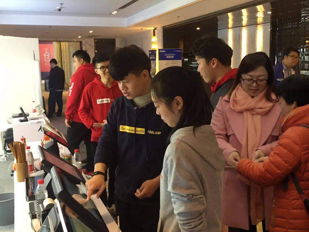 天财商龙亮相2019中国连锁餐饮峰会，解决方案直击痛点！