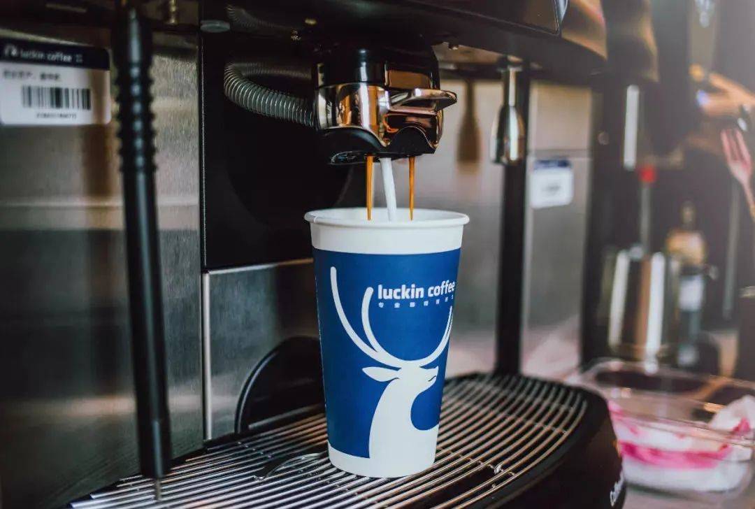 全自动咖啡机正在普及，未来咖啡师会变成“按键师”吗？