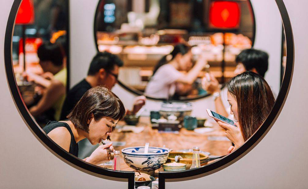 为什么中国还没出现巨无霸的餐饮企业？