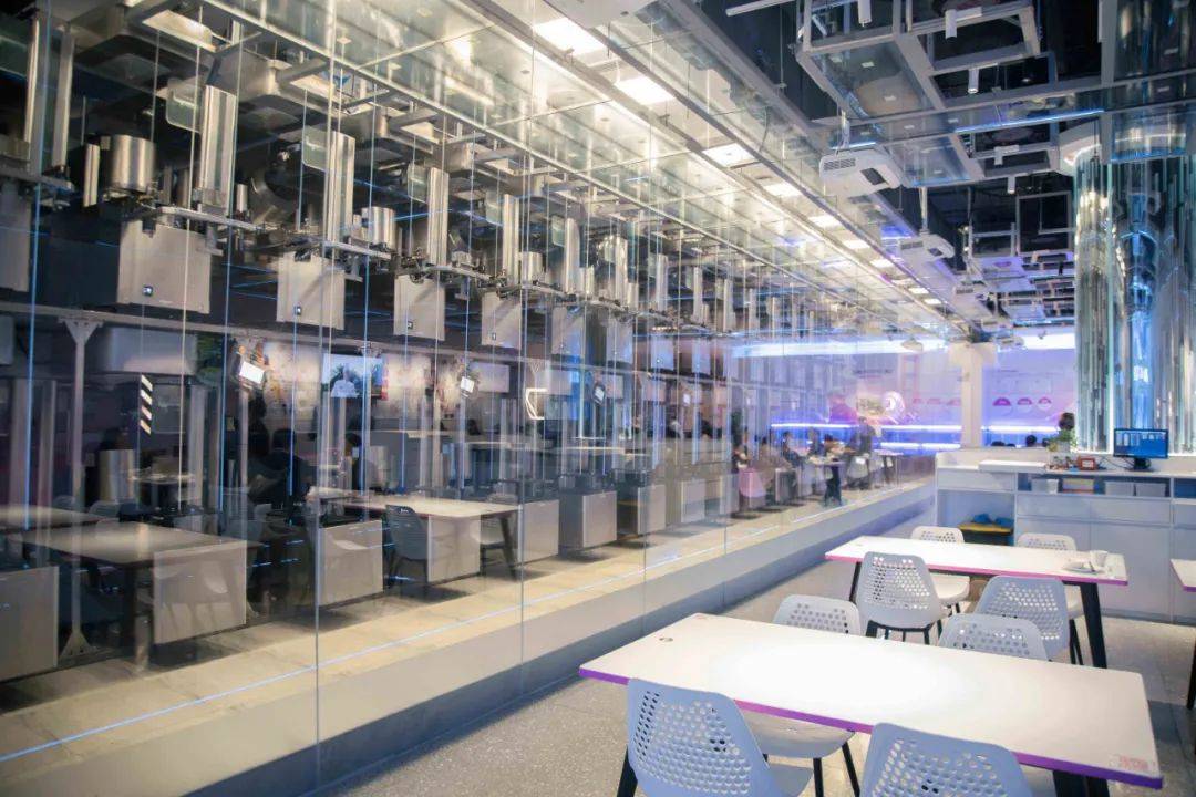 碧桂园机器人餐厅成“概念为先”的鸡肋，杨国强跨界餐饮步子迈大了？