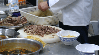 淮南牛肉汤,现在不推,更待何时?视频公开煮汤流程,送香酥烧饼的做法