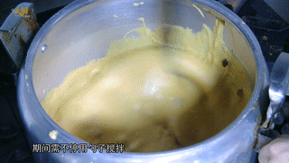 详解豌豆黄做法!投料比例很关键,蒸熟熬透是重点!