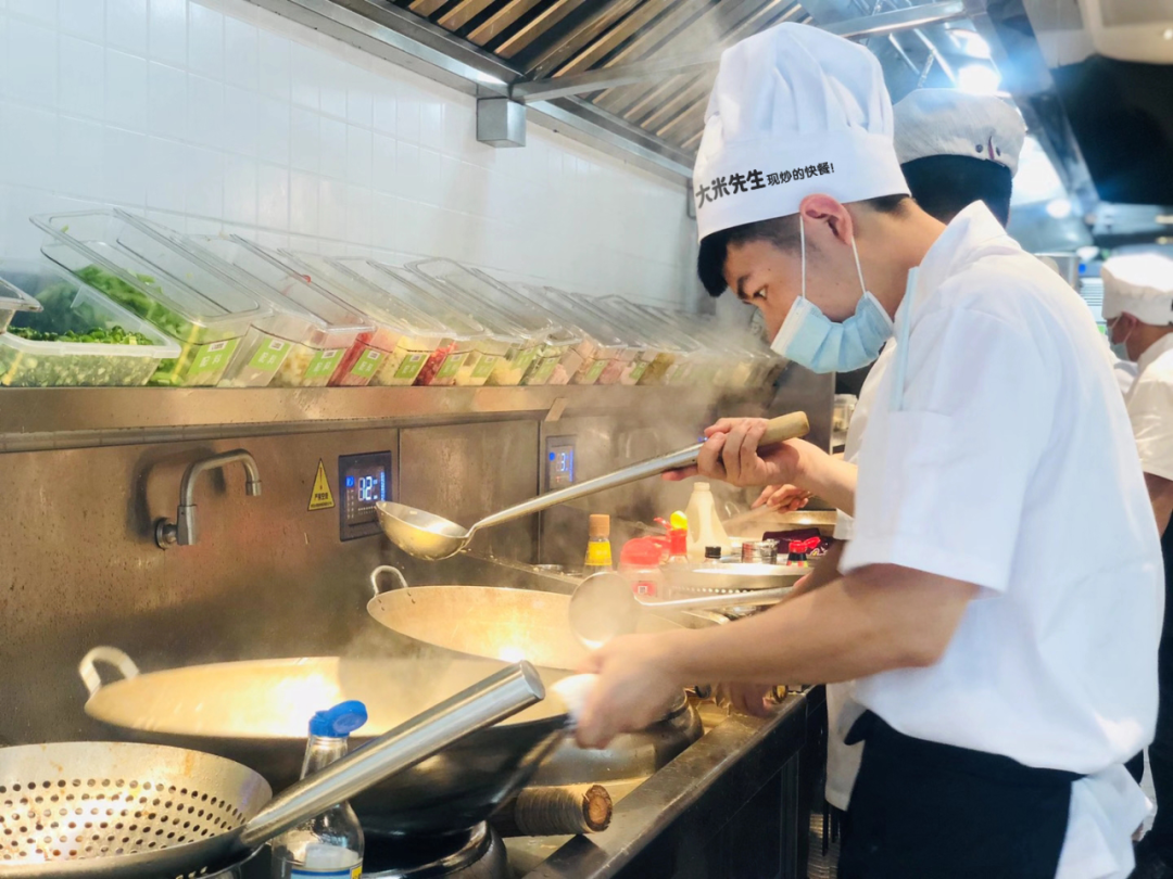 品类“独角兽”诞生，乡村基成为中式快餐业首个直营店破千家品牌！