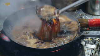 红烧牛肉面,开一家火一家!关键是用这锅料汤压牛肉,酥烂浓香