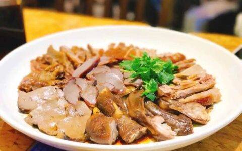 上海餐饮业受疫情冲击：堂食暂停、买菜受困...，多方联手找出路