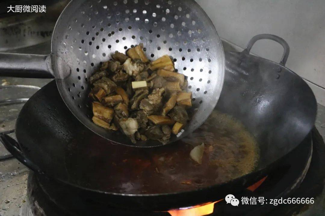 大厨王能政分享6道旺菜！牛肉锅、椒麻牛肉片、虾酱大排、煎三拼…