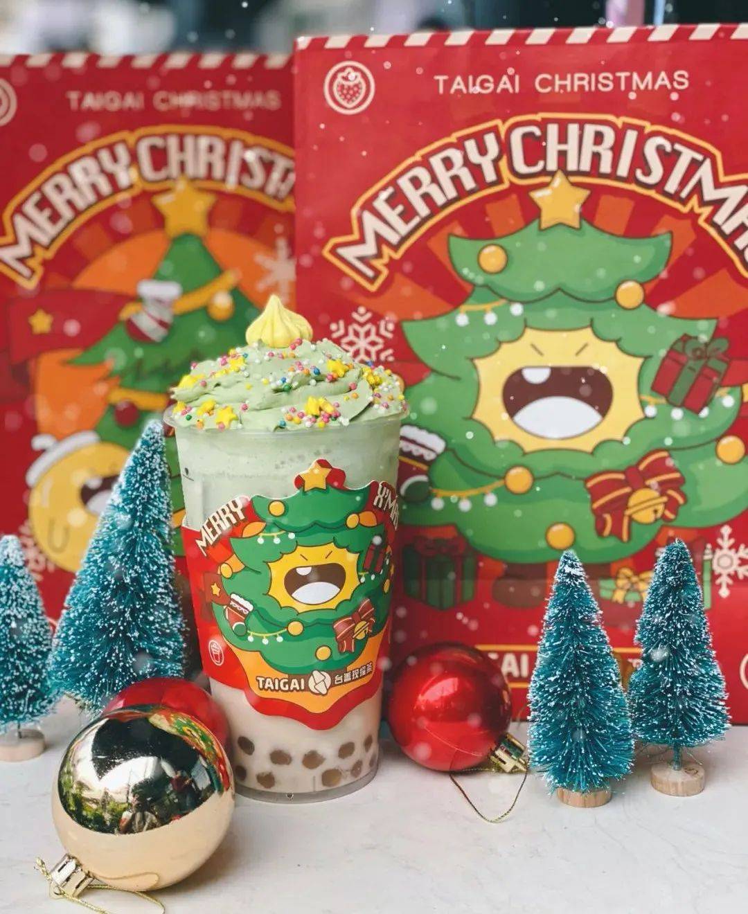 饮品圣诞季盘点：草莓“躺赢”，今年杯子快被玩坏了！