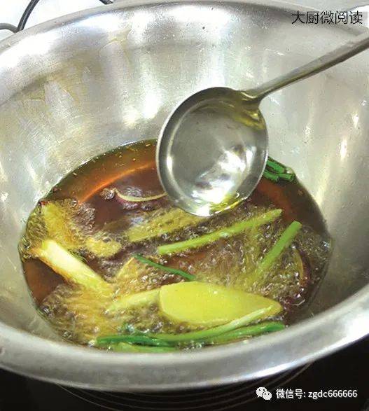 厨房必备!五种红油的详细做法!适用于凉粉,小龙虾,沸腾鱼…
