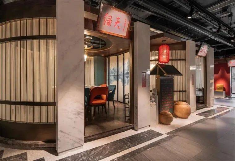 现代中式火锅店，高端沉稳暗色的设计韵味十足！