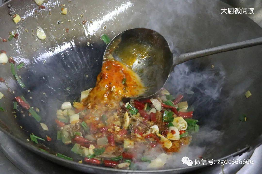麻香卤猪耳,”南堂”招牌菜!秘诀就是用这锅麻辣卤水浸熟