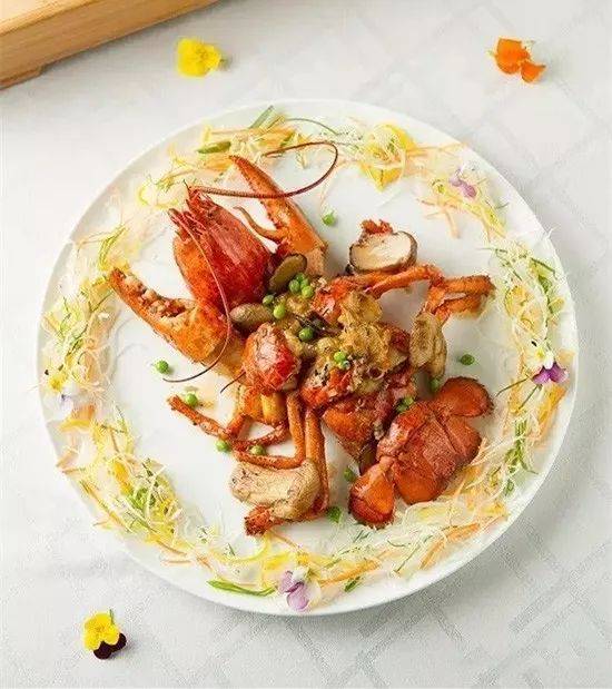八道创新龙虾菜式，品相一流，档次立现！