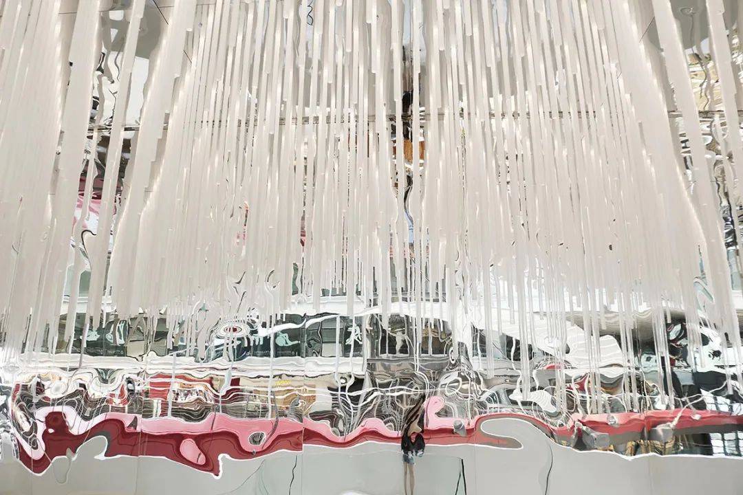 一座“悬浮”的神秘网红餐厅！简直不要太艺术了！