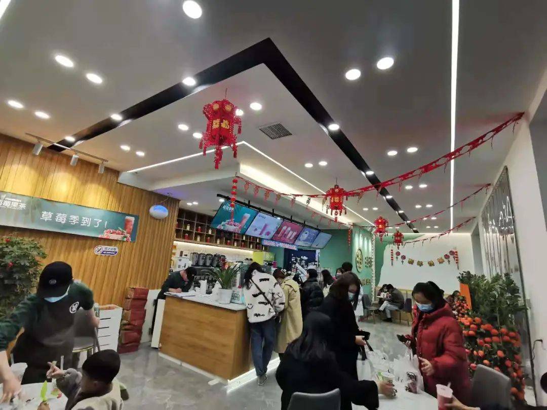 县城正流行开大店！300平茶饮店，第一个月生意就爆了