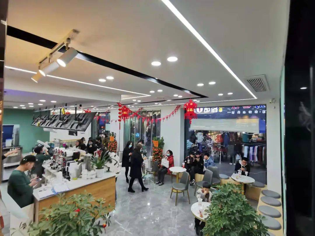 县城正流行开大店！300平茶饮店，第一个月生意就爆了