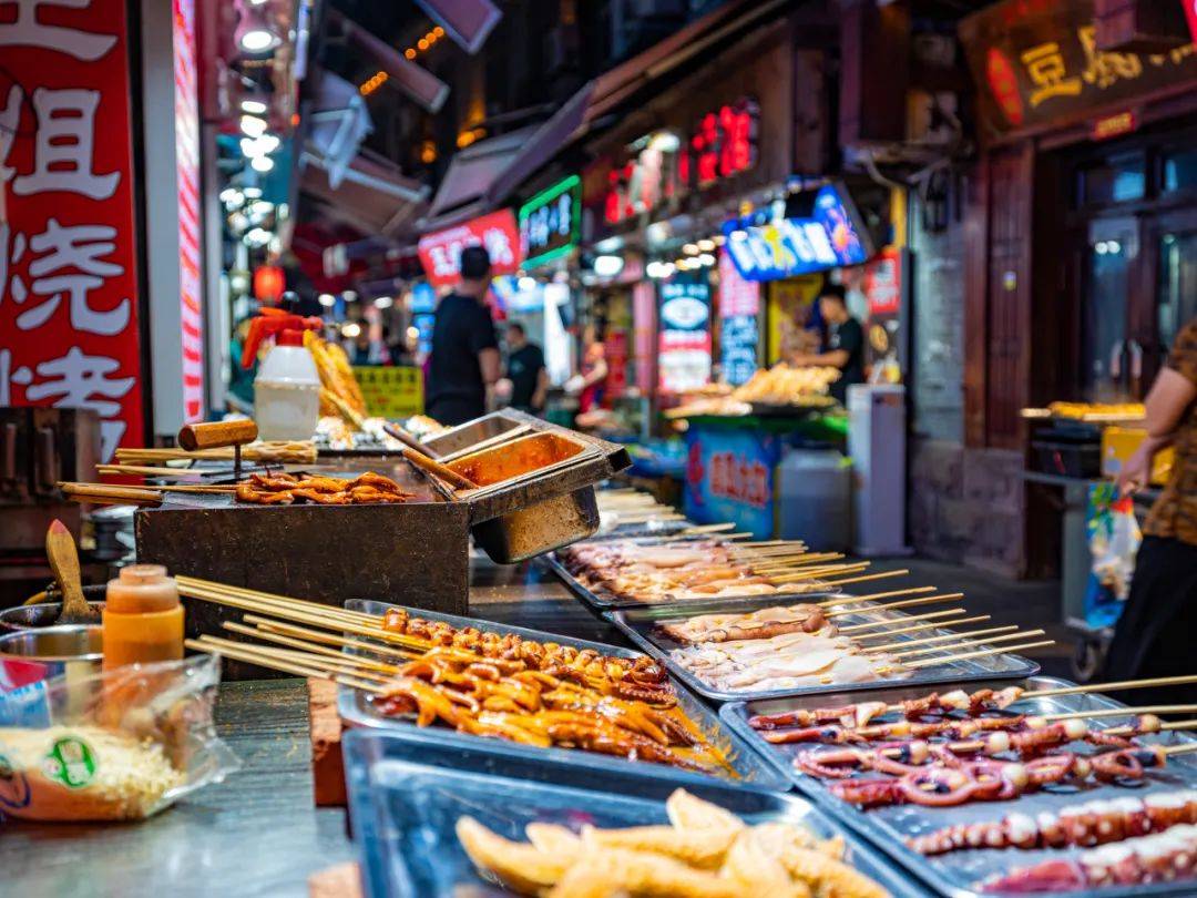 北京发放1亿元餐饮消费券；上半年餐饮收入下降7.7%