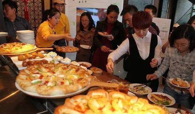 北京一必胜客餐厅被立案调查；​中国夜经济规模预计将突破40万亿元！