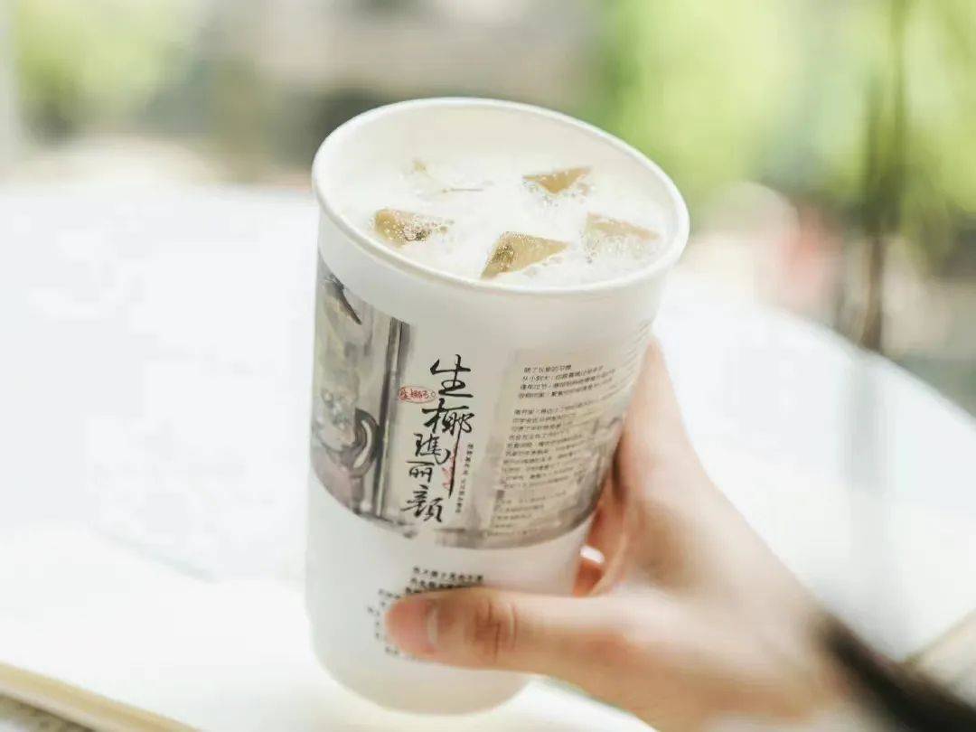 “秋一杯”又上热搜！今年最流行秋天的第一“桶”奶茶？
